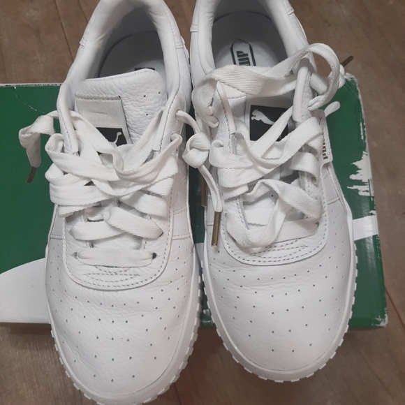 Puma White Tennis shoes. (Gently  worn.) - Picture 2 of 5